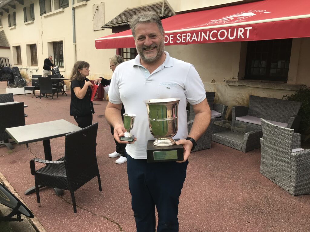 François Tachon, vainqueur du Championnat 2022 du Grand Club le 16 octobre 2022 sur le parcours du golf de Seraincourt, devant Laurent Miquel second et Franck Daval troisième.